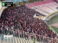 شعار هواداران پرسپولیس علیه حسینی و تشویق نیازمند