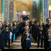 عکس/ آیین لاله گردانی شام غریبان شهادت امام رضا(ع) در حرم مطهر حضرت شاهچراغ(ع)