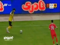 ضربه سر کاوه رضایی با اختلافی اندک به بیرون رفت