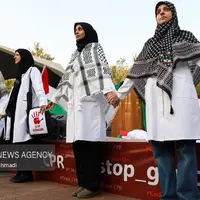 تجمع اعتراضی کادر درمان دانشگاه تهران در محکوم کردن جنایات اسرائیل