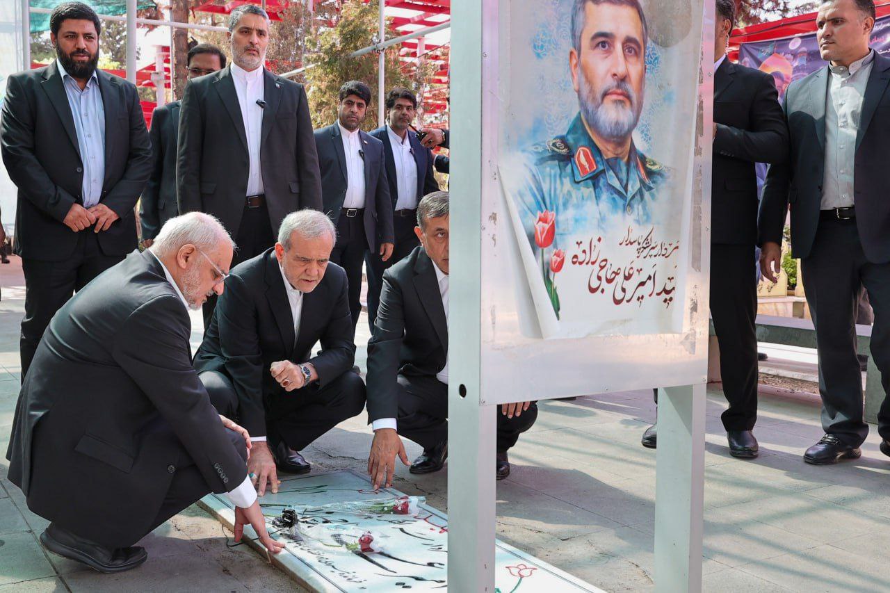 عکس/ حضور پزشکیان بر سر مزار شهید حاجی‌زاده