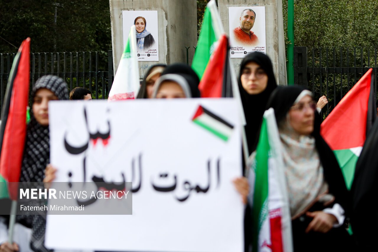 تجمع اعتراضی کادر درمان دانشگاه تهران در محکوم کردن جنایات اسرائیل