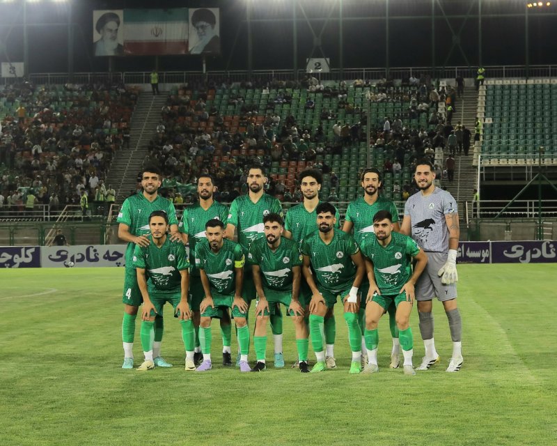 پوستر اعتراضی ذوب آهن به بهانه بازی با استقلال