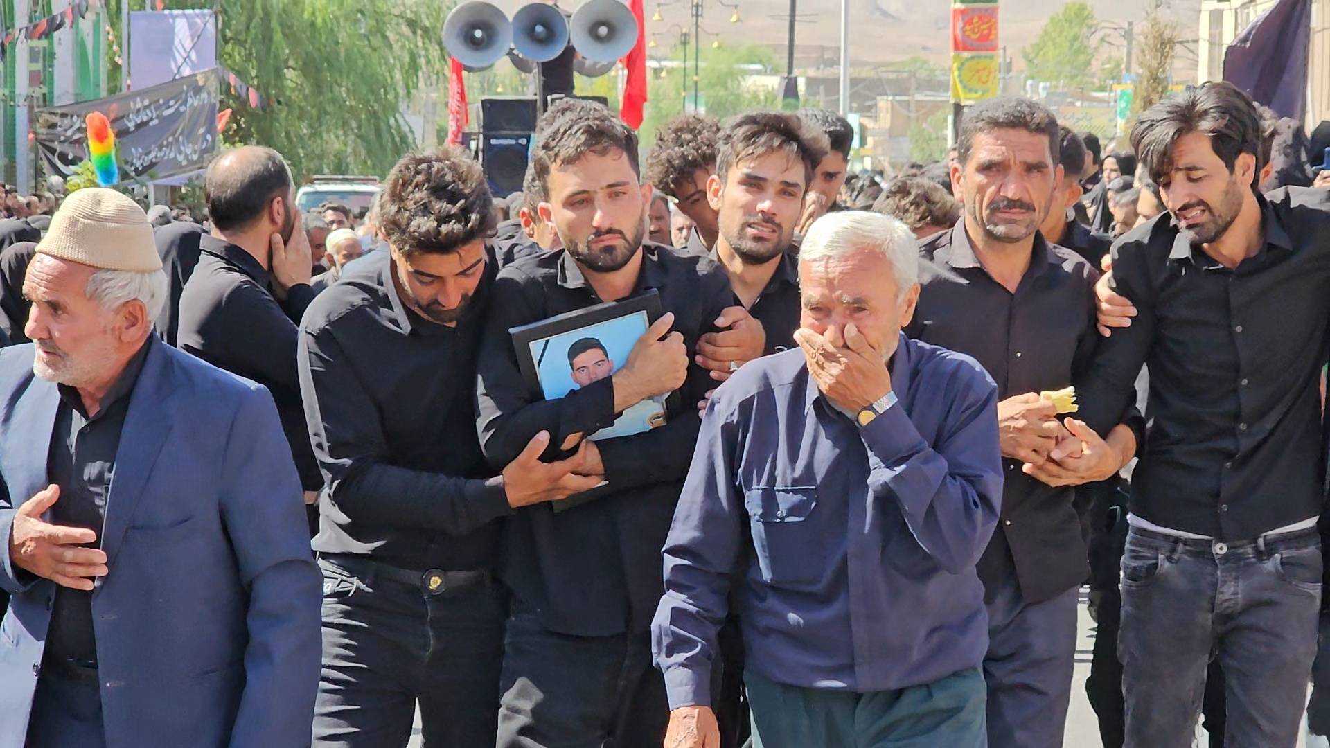 خاکسپاری شهید حادثه تروریستی ایرانشهر در کوهسرخ