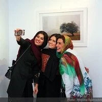 چهره ها/ بازیگر تلویزیون بر سر مزار ماه‌چهره خلیلی در لندن