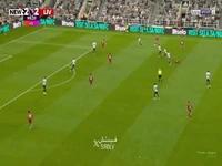 گل سوم لیورپول به نیوکسل توسط انگوموها در دقیقه 90+10