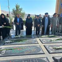 رییس سازمان حفاظت محیط‌زیست به مقام شامخ شهدای چهارمحال و بختیاری ادای احترام کرد