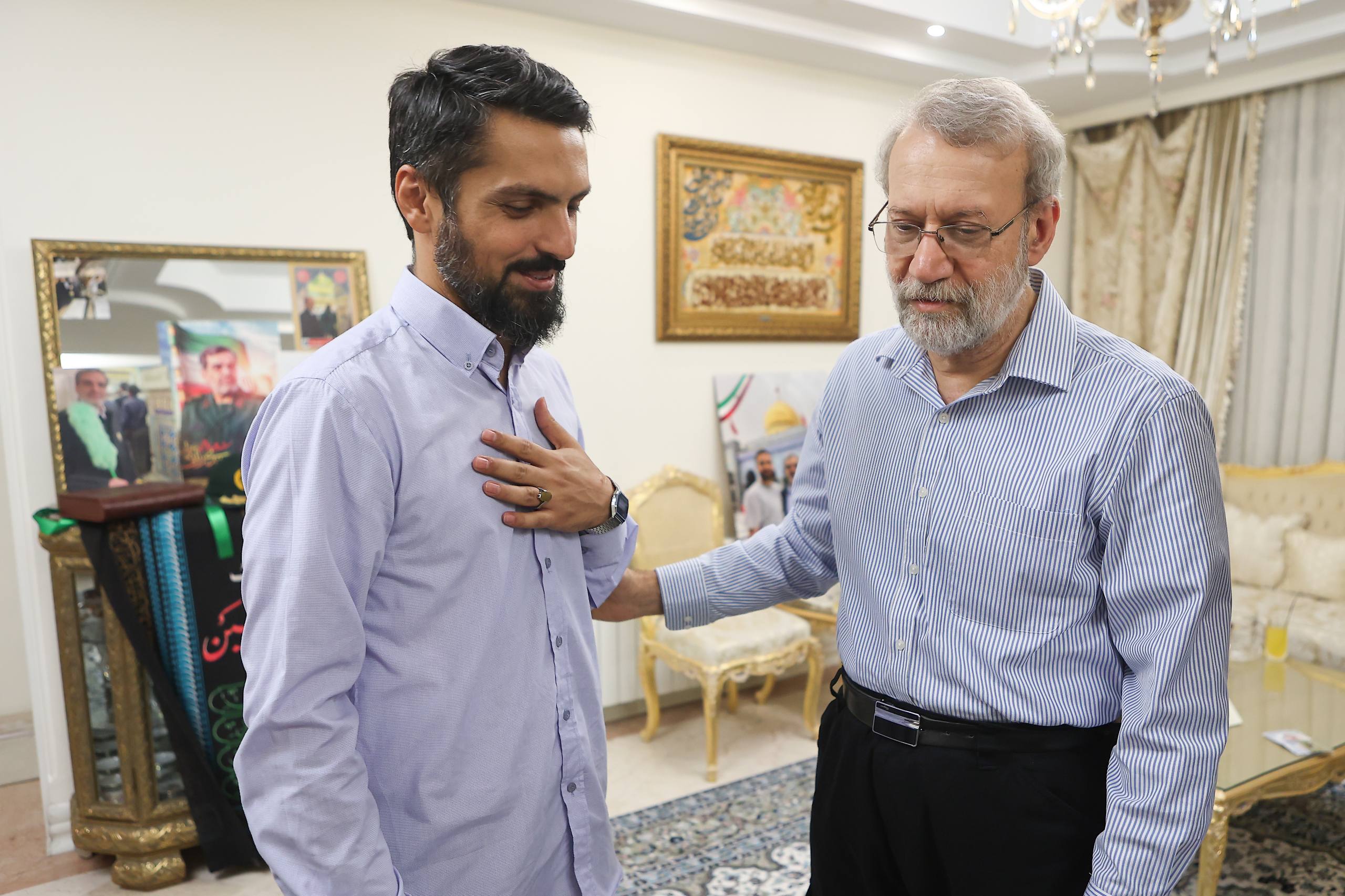 عکس/ دیدار علی لاریجانی با خانواده شهید سردار مهدی ربانی  