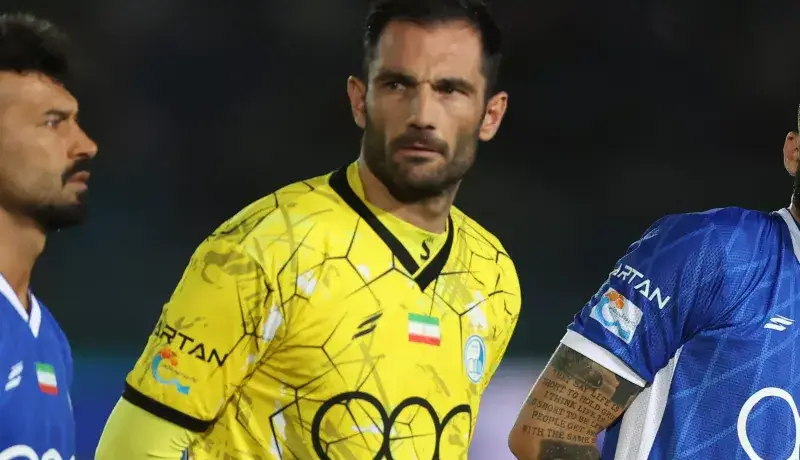 گلر اسپانیایی استقلال از اتوبوس تیم جا ماند!