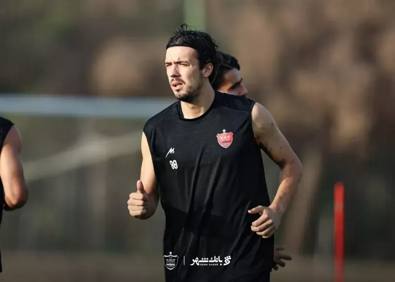 هافبک پرسپولیس در پوستر تیم‌ملی مونته‌نگرو