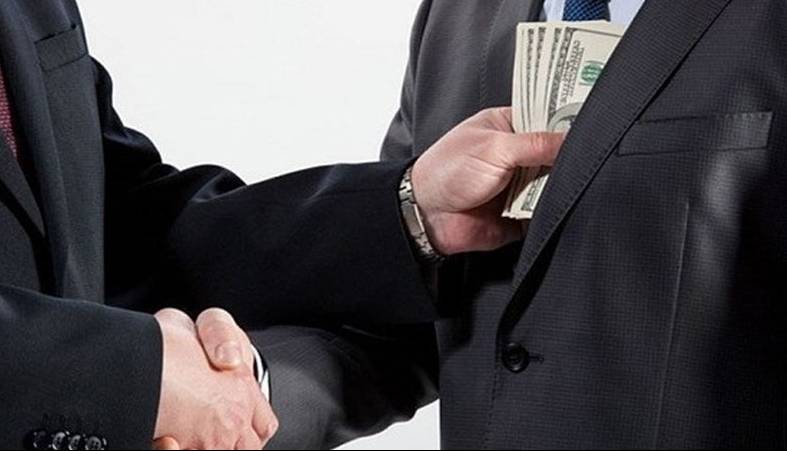شوک به تیم پرهوادار لیگ برتری؛ آقای سرپرست باسابقه محروم شد!