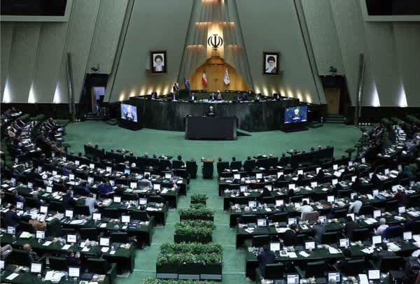 نمایندگان مجلس به فرزانه صادق تذکر دادند