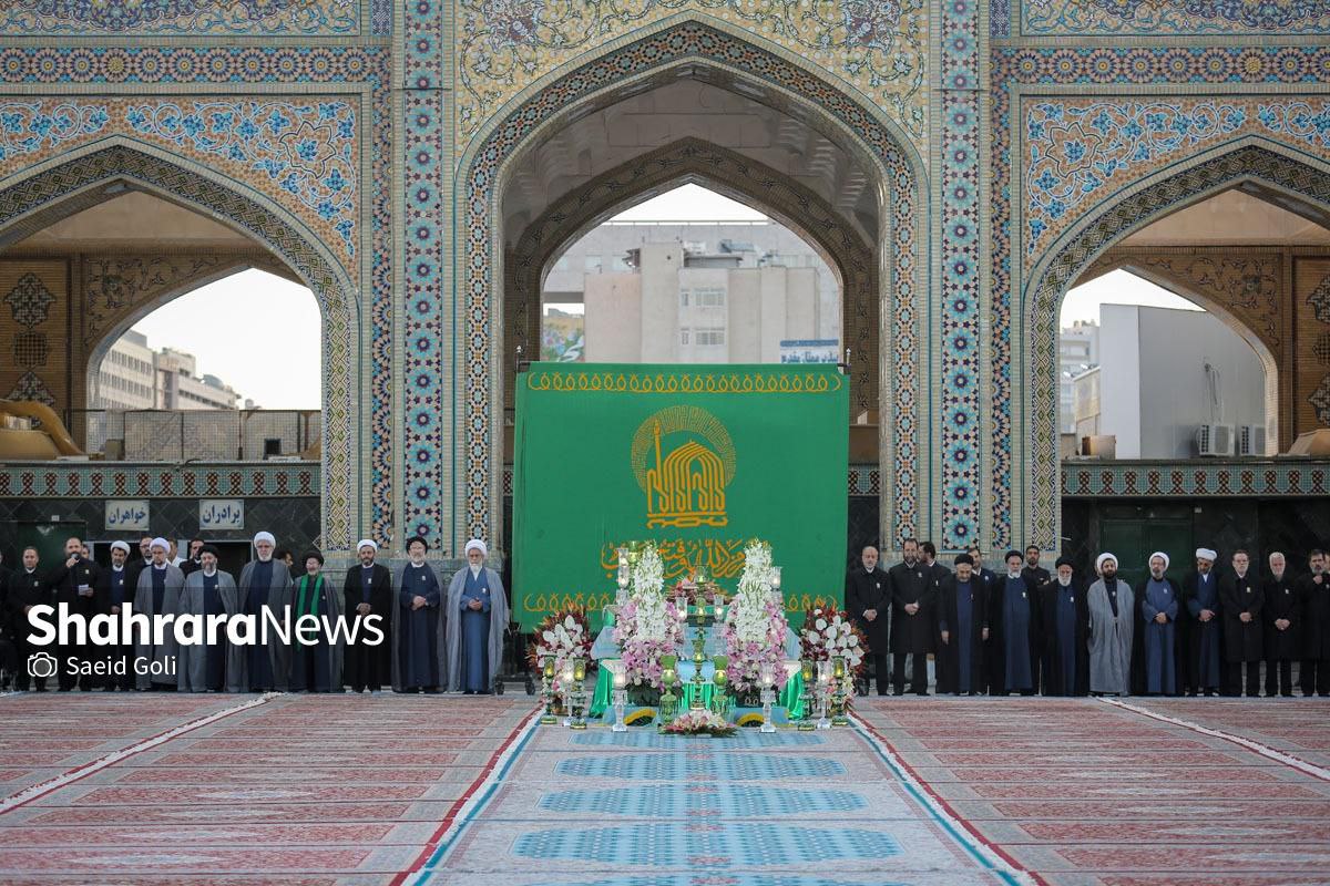 عکس/ آیین سنتی تعویض پوش ضریح مطهر امام رضا(ع)