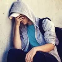 ۴ نشانه در خطر بودن روان نوجوان  