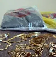 سرقت طلاهای پیرزن در زمان قطع برق