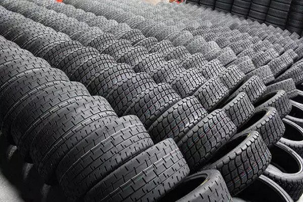 کشف لاستیکهای ۸۰ میلیارد ریالی قاچاق در شیراز