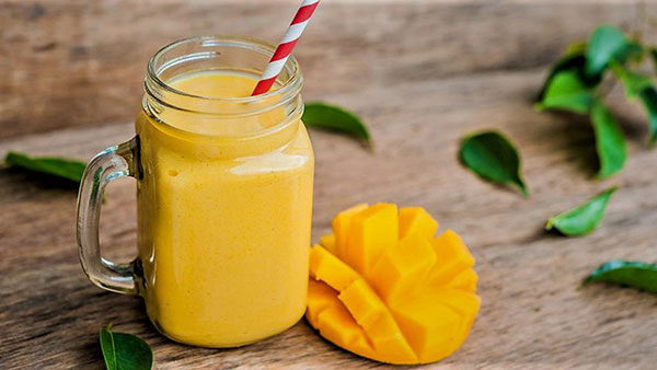 طرز تهیه میلکشیک انبه؛ خوشمزه و خنک!