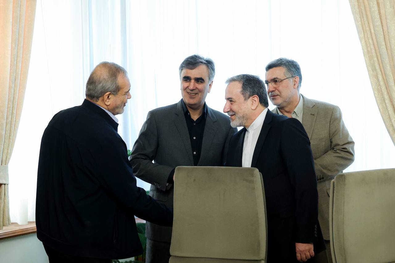 قدردانی پزشکیان از عراقچی در جلسه هیئت دولت