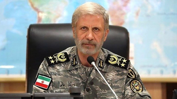فرمانده کل ارتش: راهی جز قوی شدن نداریم