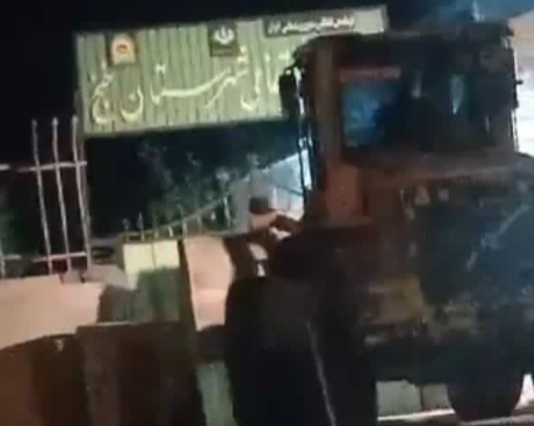 تخریب درب ستاد فرماندهی انتظامی خنج؛ متهمان دستگیر شدند