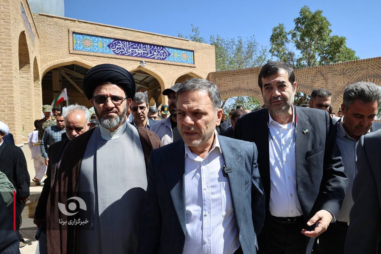 تصاویری از حضور دنیامالی وزیر ورزش در گلزار شهدای سلطانیه زنجان  