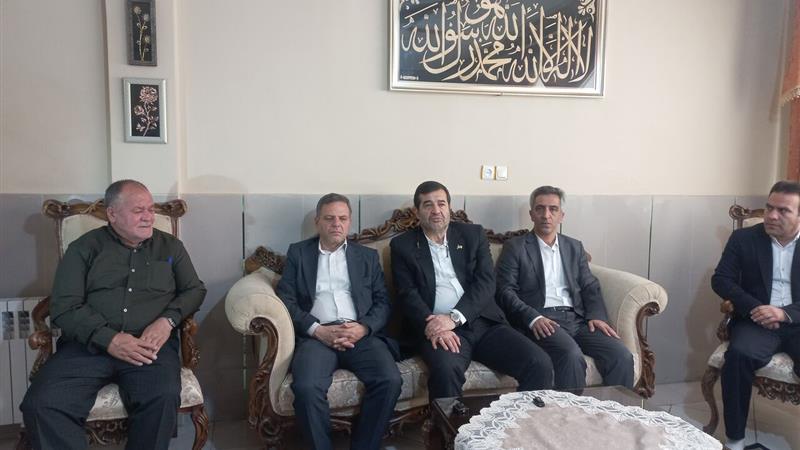 وزیر ورزش و جوانان با خانواده شهید نجفی دیدار کرد