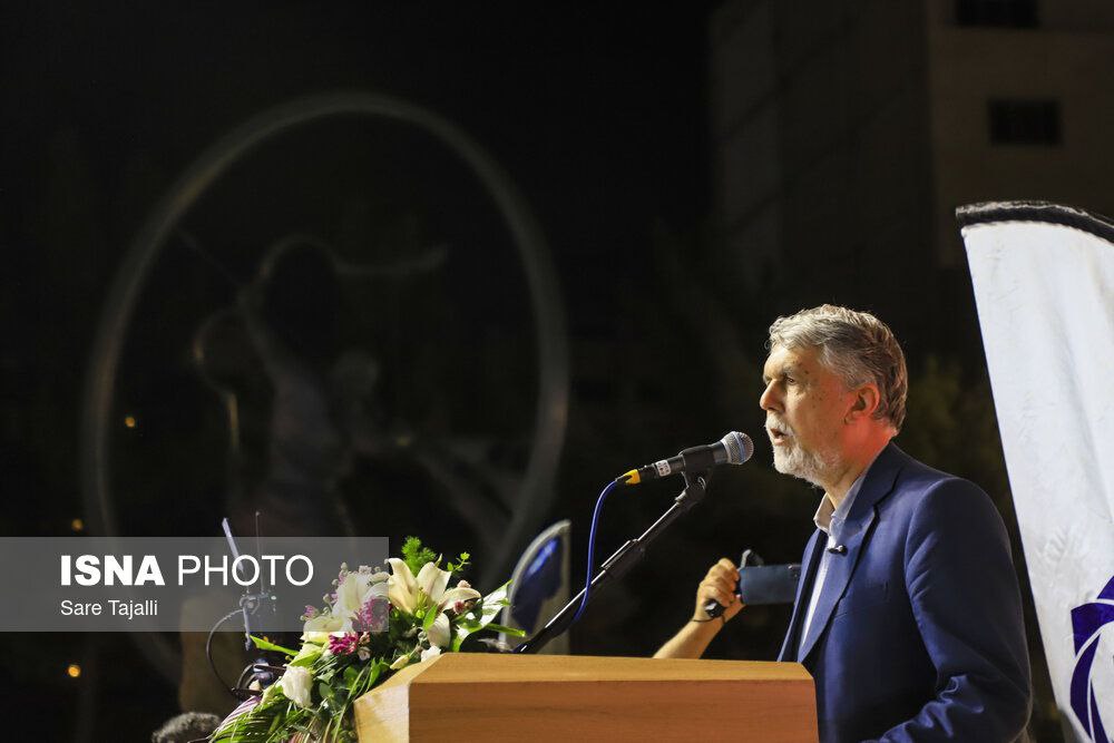 رونمایی از مجسمه «آرش کمانگیر» در کرمان 