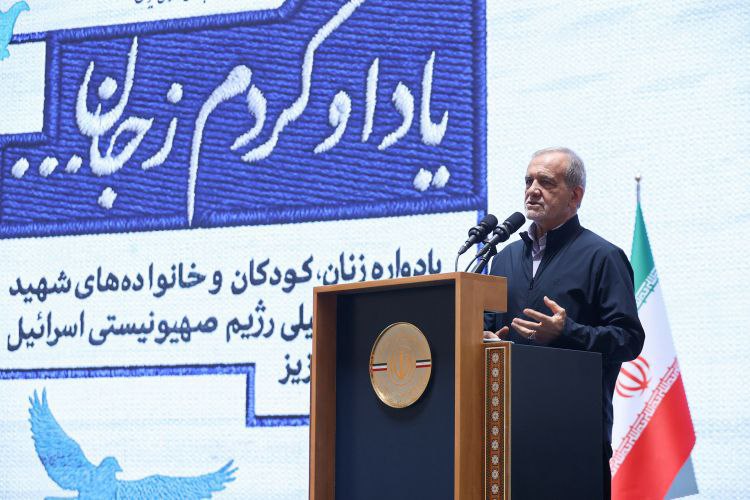 عکس/ حضور رئیس‌جمهور در یادواره زنان، کودکان و خانواده‌های شهید جنگ ۱۲ روزه