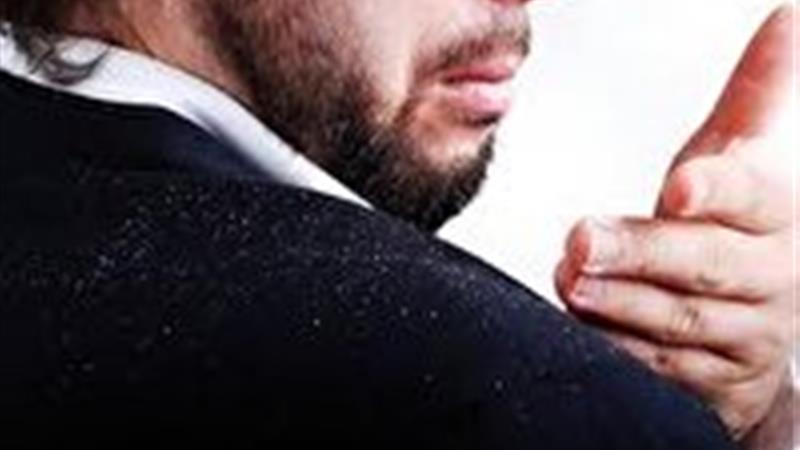 شوره سر از علایم کمبود ویتامین ها در بدن است