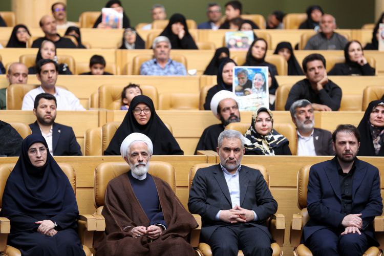 عکس/ حضور رئیس‌جمهور در یادواره زنان، کودکان و خانواده‌های شهید جنگ ۱۲ روزه