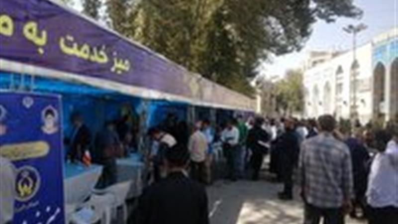میز خدمت مدیران استان البرز در مصلای کرج برپا شد
