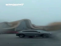 لحظه نفسگیر برخورد صاعقه با یک ماشین در چین