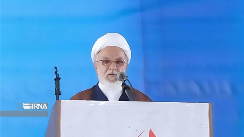 امام جمعه موقت سمنان: پشتیبانی از دولت حمایت از یک گروه سیاسی نیست
