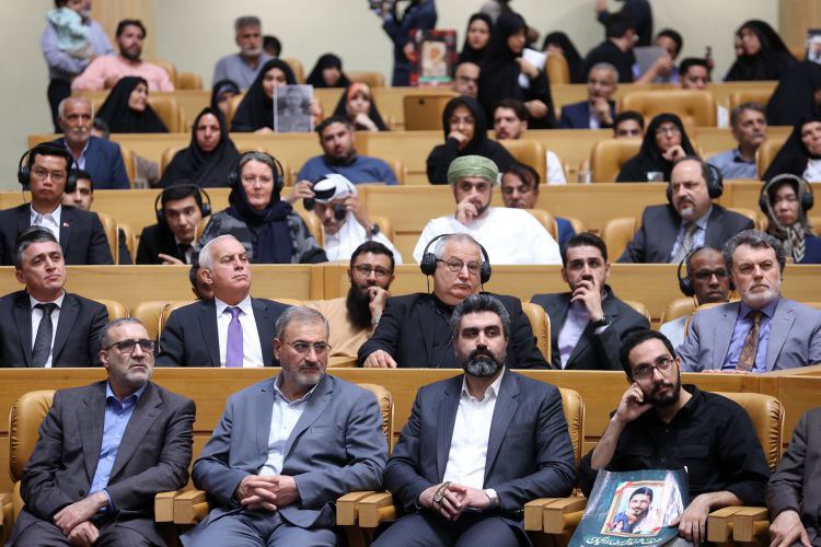 عکس/ حضور رئیس‌جمهور در یادواره زنان، کودکان و خانواده‌های شهید جنگ ۱۲ روزه