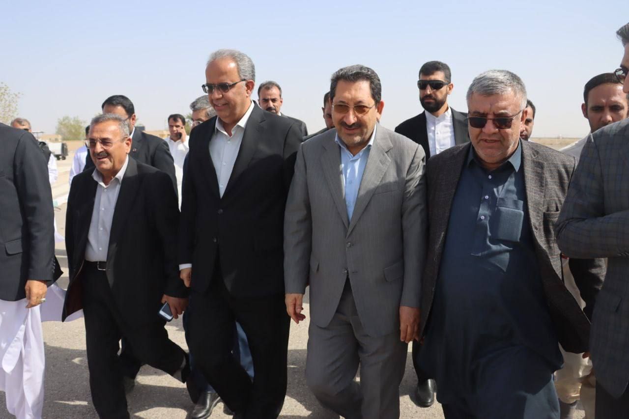 وزیر صنعت، معدن و تجارت وارد ایرانشهر شد