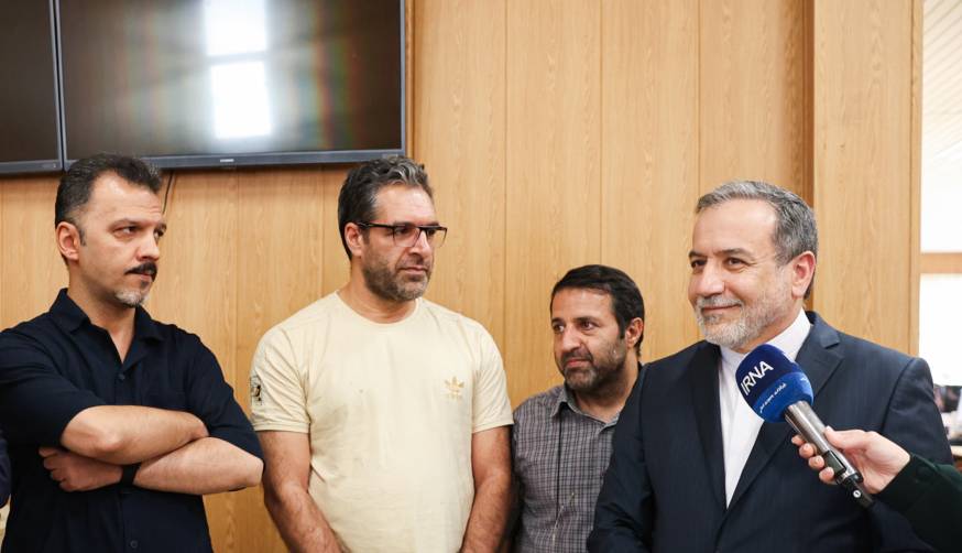 پاسخ عراقچی به یک شائبه درخصوص جام جهانی فوتبال؛ دعا کنید تیم ملی از مرحله اول بالا بیاید، ویزای آمریکا با ما