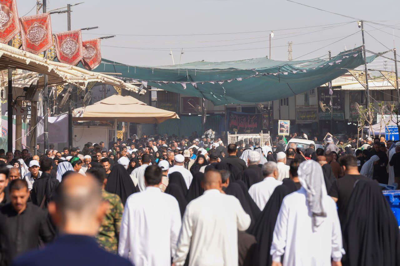 عکس/ حرکت زائران عزادار به سوی سامرای مقدسه 