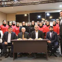 عکس/ تصویر یادگاری ملی پوشان وزنه‌برداری با محمد جلود، اسحاق ابراهیم اسحاق 