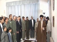 لحظاتی منتشر‌نشده از دیدار جمعی از آزادگان با رهبر انقلاب در سال ۷۷