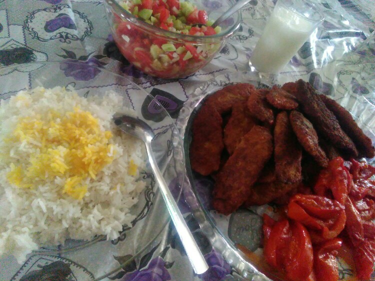 از شما/واییی چیکار کردی دستمریزاد، کتلت با پلو یه چیز دیگه س😋