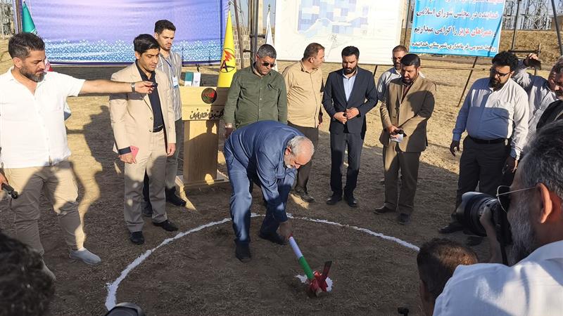 آغاز عملیات اجرایی نیروگاه خورشیدی ۵۰۰ مگاواتی با حضور وزیر نیرو در زنجان