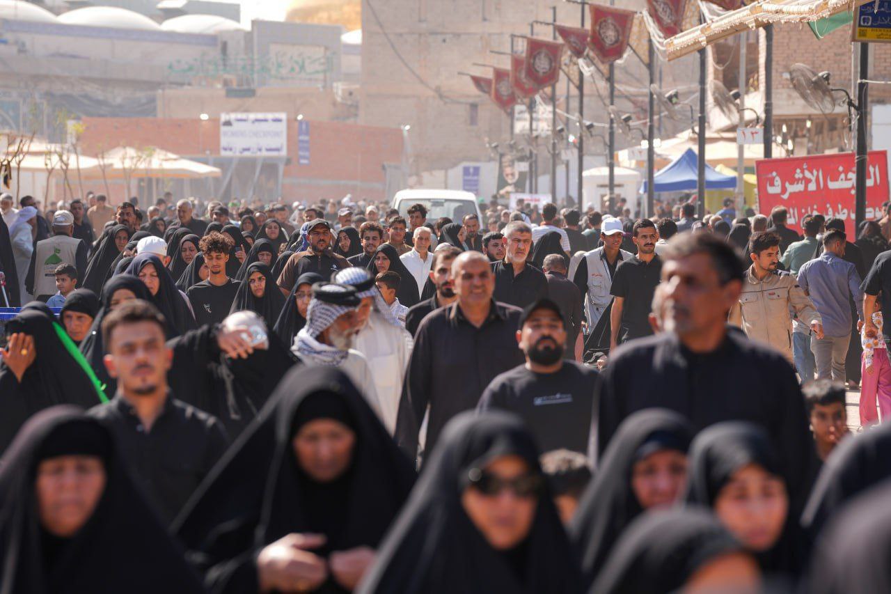 عکس/ حرکت زائران عزادار به سوی سامرای مقدسه 