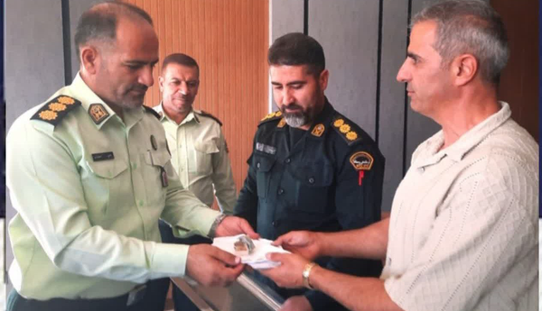 مامور پلیس خمینیشهر، شمشهای طلا را به صاحبش بازگرداند