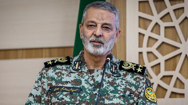 توصیه رئیس ستادکل نیروهای مسلح به پدافند هوایی: متناسب با تهدیدات نوپدید، اقتدار خود را تثبیت و توسعه دهید