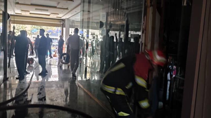 نجات ۱۰ فرد گرفتار آتشسوزی در یکی از پاساژهای ایلام