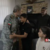 دیدار فرمانده کل ارتش با خانواده معظم ۵ تن از شهدا در جنگ تحمیلی ۱۲ روزه
