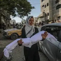 پیکر فرزندان دچار سوء تغذیه در دستان مادران فلسطینی در غزه