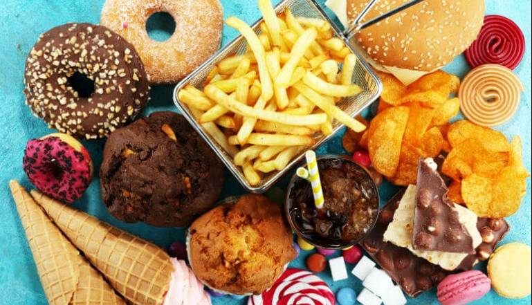 مواد غذایی که باعث پیری زودرس میشوند