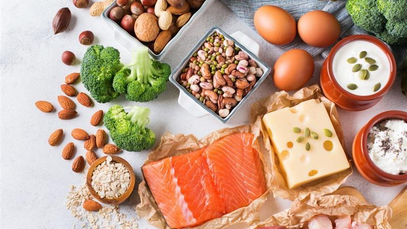 محدود کردن یا حذف مواد پروتئینی در دوران شیردهی برای مادر و نوزاد مضر است