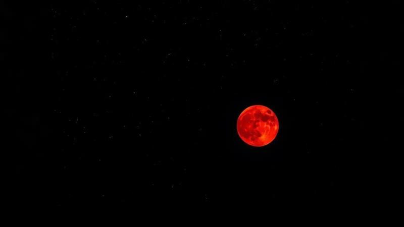به زودی «ماه خونین» در آسمان شب طلوع میکند